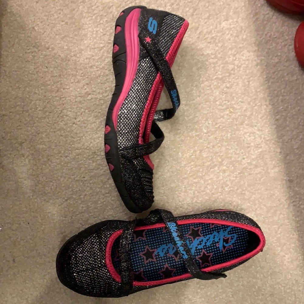 Sketchers new girl shoes
